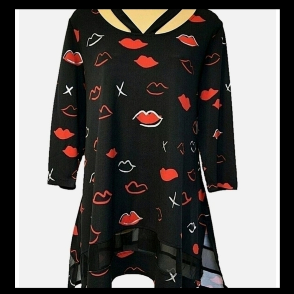 Taking SHAPE ‎ Kiss & Tell Strappy Top